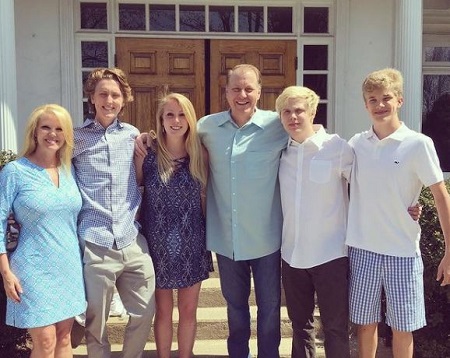 Shonda Schilling (left) with her husband Curt Schilling (third from right), and four kids, Garrison (right), Gehring (second from left), Grant (second from right), and Gabriella (third from left).